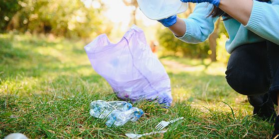 Giornata di raccolta ecologica clean-up nella zona lagunare di Venezia
