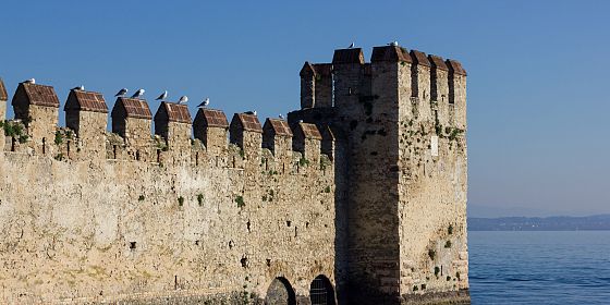 Le camminate sostenibili del Garda: due passi nel verde tra i castelli di Rugolo e Padenghe