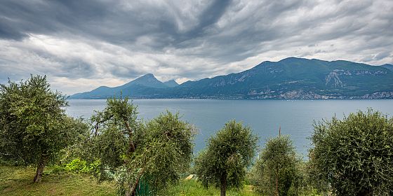 Le camminate sostenibili del Garda: tra borghi e uliveti alle pendici del Baldo 